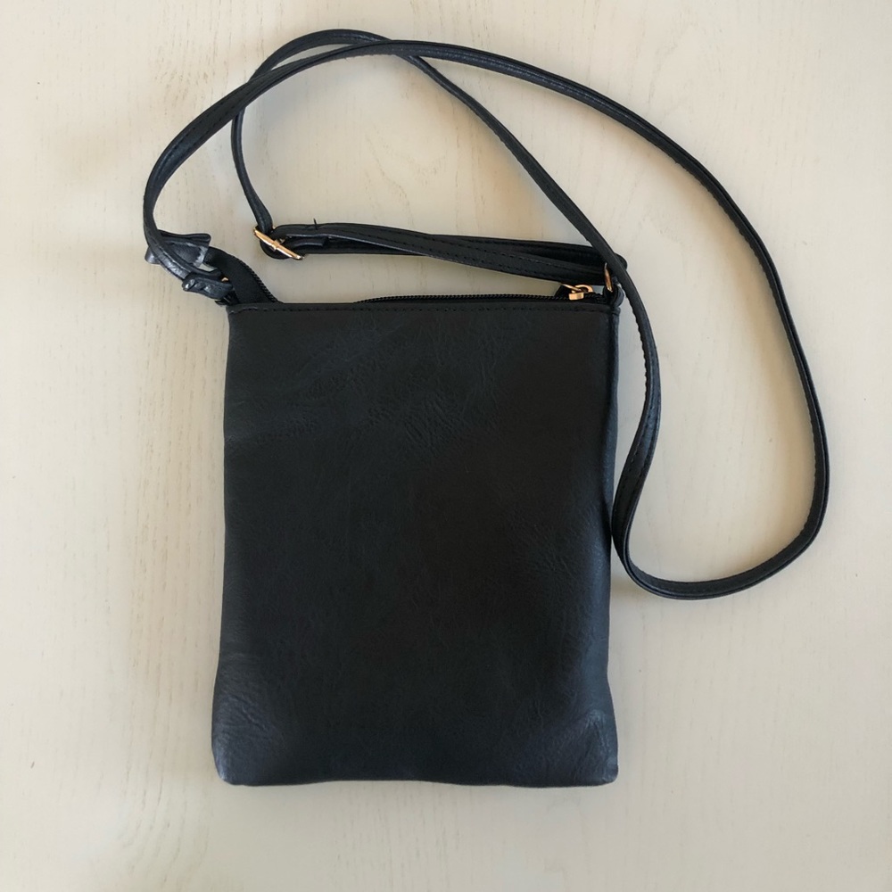 NWOT Small Black Crossbody Purse! - Picture 3 of 5
